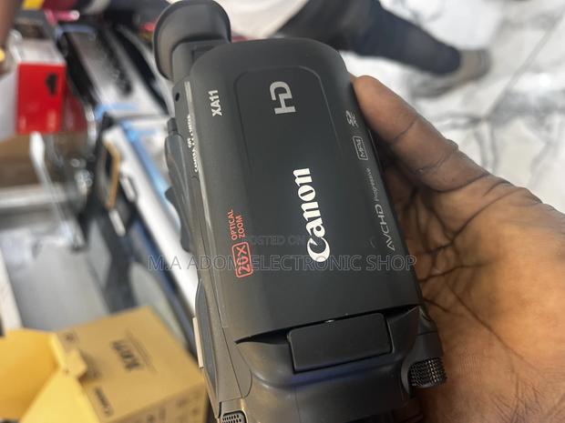 Canon Xa11 HD Professional Camcorder · Photo 2