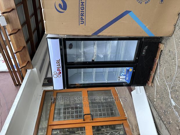 PVC-74 568L Pearl Display Fridge White Color · Photo 2