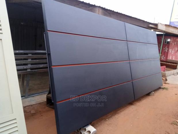 U Sliding Gate · Photo 1