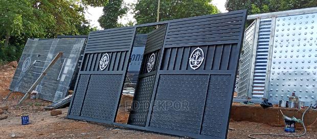 BB Sliding Gate · Photo 1