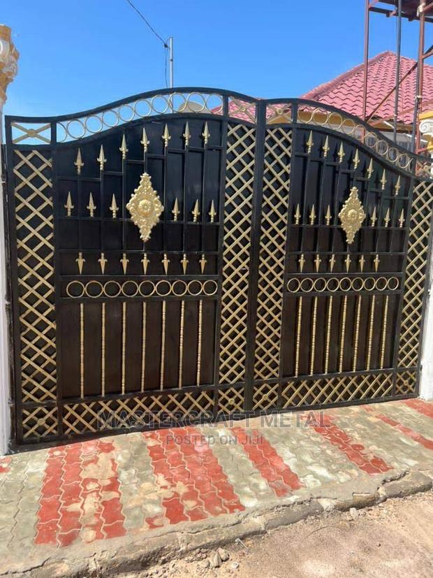 Quality Beautiful Modern Main Entrance Gate For Sale · Photo 2