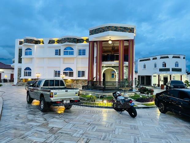 8bdrm Mansion in Tema for Sale · Photo 2