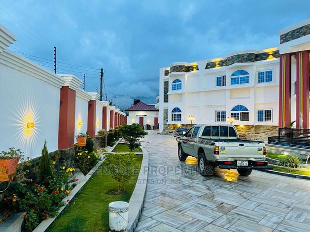 8bdrm Mansion in Tema for Sale · Photo 3