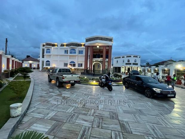 8bdrm Mansion in Tema for Sale · Photo 4