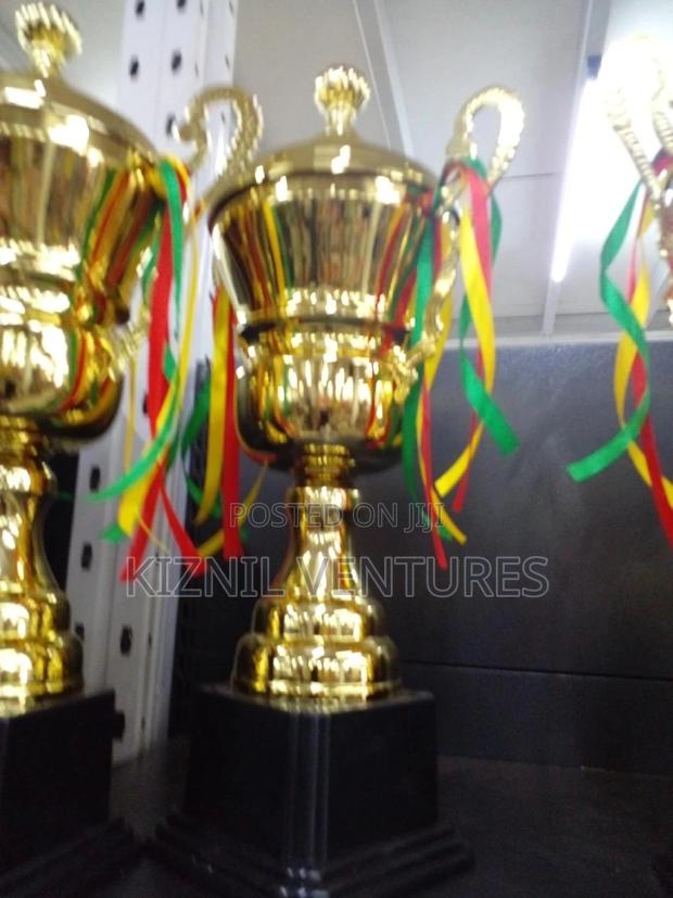Award Trophy B