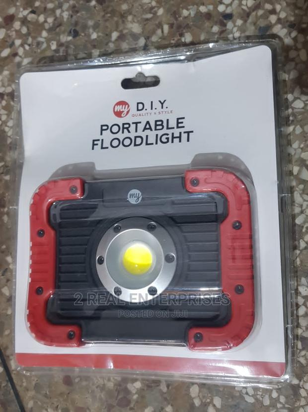 DIY Portable Floodlight Work Light · Photo 2