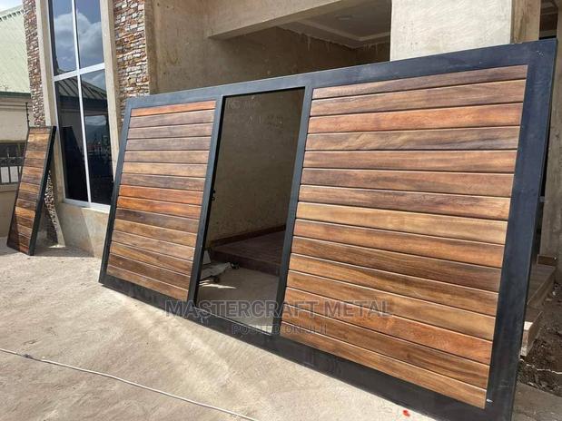 Metal Gate With Wood · Photo 2