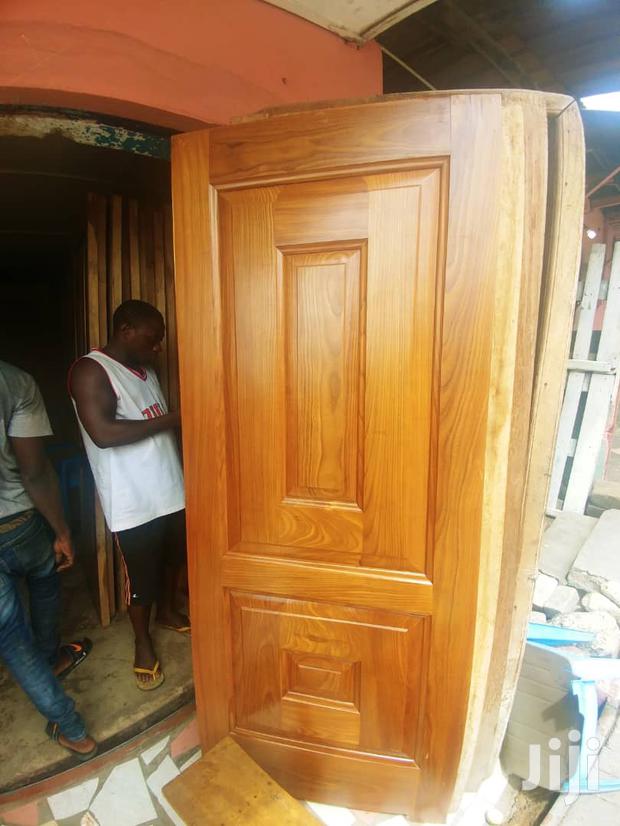 Wooden Doors Red · Photo 2