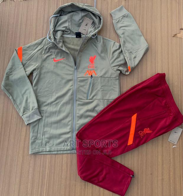 Liverpool Tracksuit · Photo 4