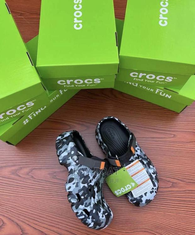 Vietnam Made Crocs · Photo 3