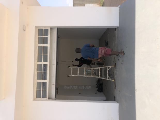 Mordern Automatic Garage Doors · Photo 4