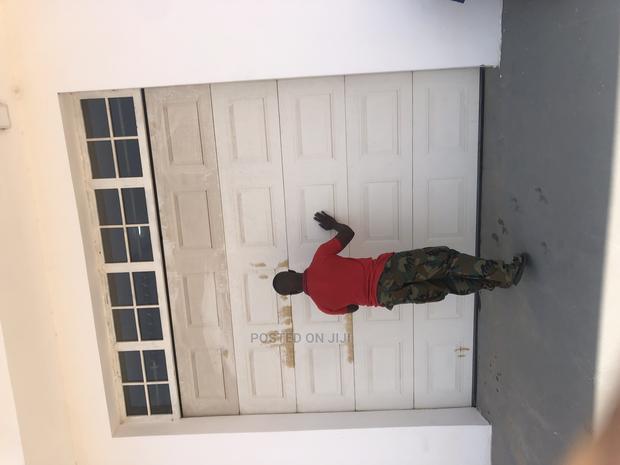 Mordern Automatic Garage Doors · Photo 3