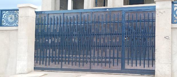 Hg Metal Gate