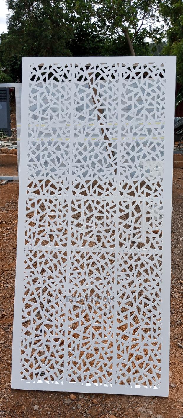 Single Metal Gate · Photo 1