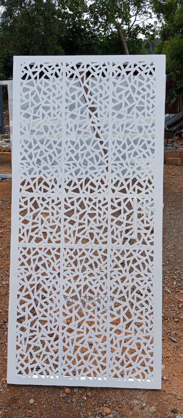 Single Metal Gate · Photo 2
