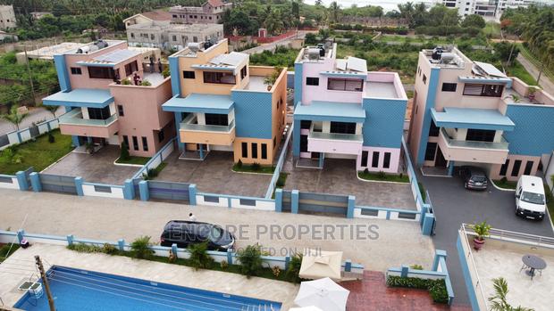 Furnished 4bdrm Townhouse / Terrace in Encore Properties, Kasoa · Photo 2