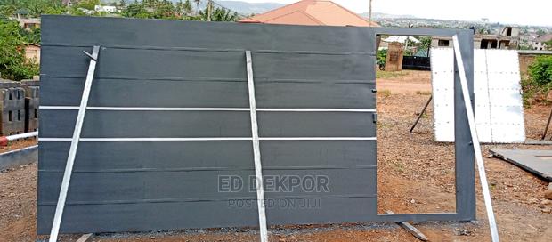 White Design Gate · Photo 3