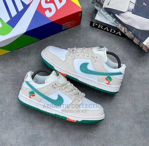 Nike SB Dunks Low X Jarritos · Photo 4