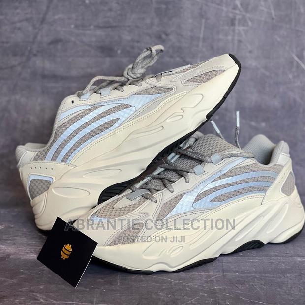 Adidas Yeezy 700 Static Reflective · Photo 4