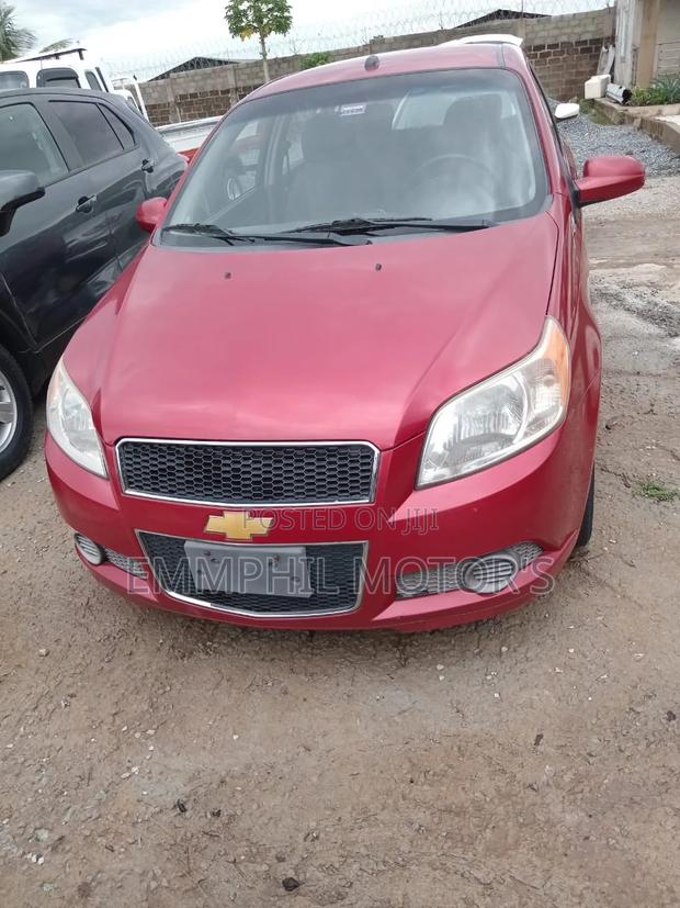 Chevrolet Aveo 1LT Hatch 2011 Red photo 2
