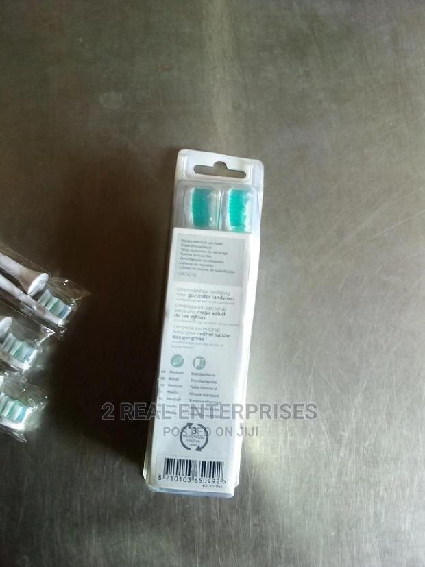Phillips Replacement Electric Brush Heads · Photo 4