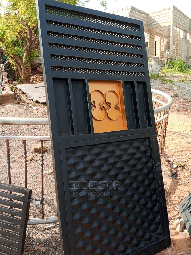 H Metal Gate · Photo 1