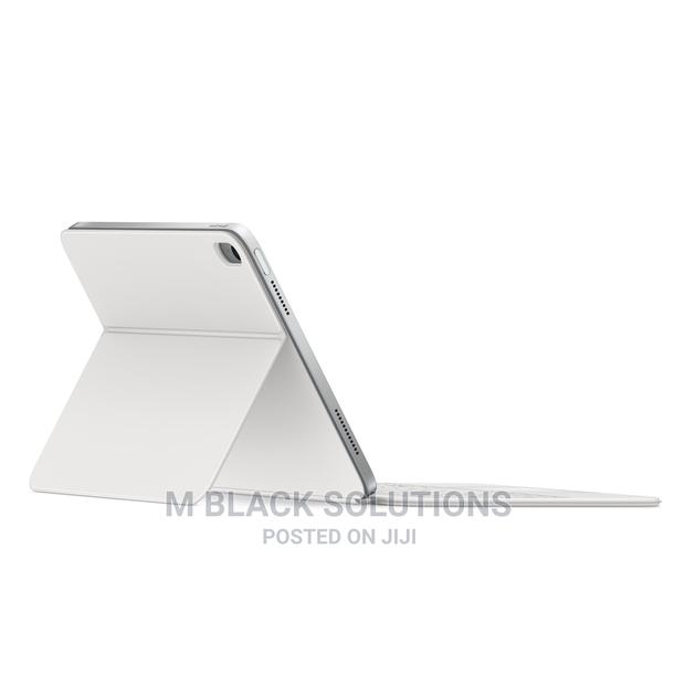 Magic Keyboard Folio for iPad (10th Generation) - Apple · Photo 3
