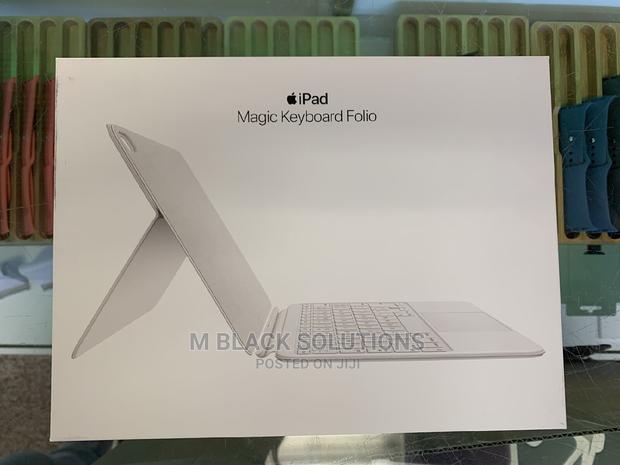 Magic Keyboard Folio for iPad (10th Generation) - Apple · Photo 4
