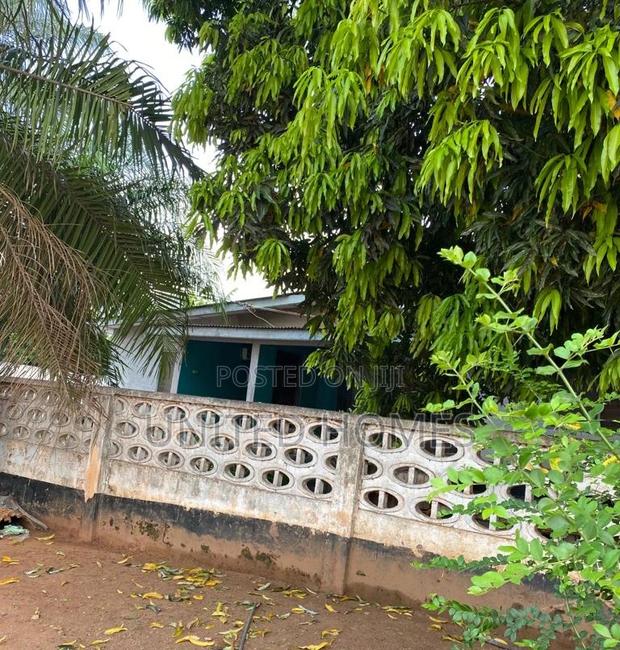 10bdrm House in Dzorwulu for Sale · Photo 4