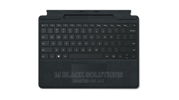 Microsoft Surface Pro Signature Keyboard Black · Photo 2
