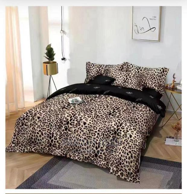 Designer Cotton Bedding(2 Bedsheets,5 Pillow Cases · Photo 1
