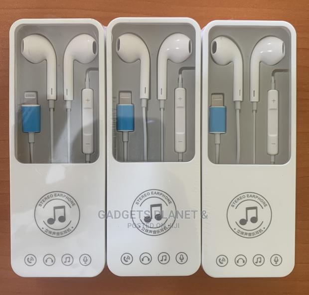 Apple Earpods With Bluetooth Lightening Connector Earphone · Photo 4