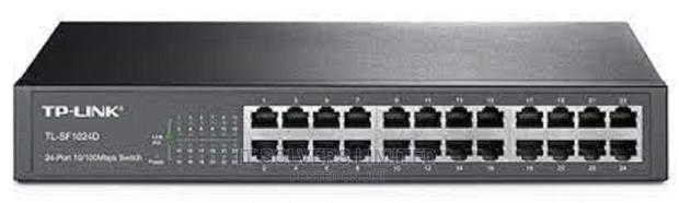 TP-LINK TL-SF1024D 24 Port Desktop Switch · Photo 4