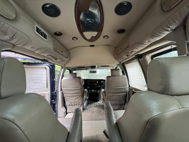 GMC Savana 2011 Blue photo 11