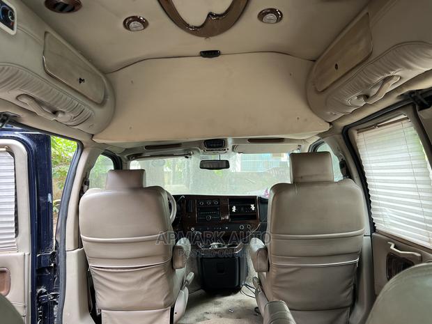 GMC Savana 2011 Blue photo 4