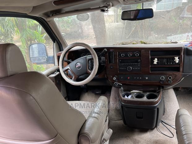 GMC Savana 2011 Blue photo 10
