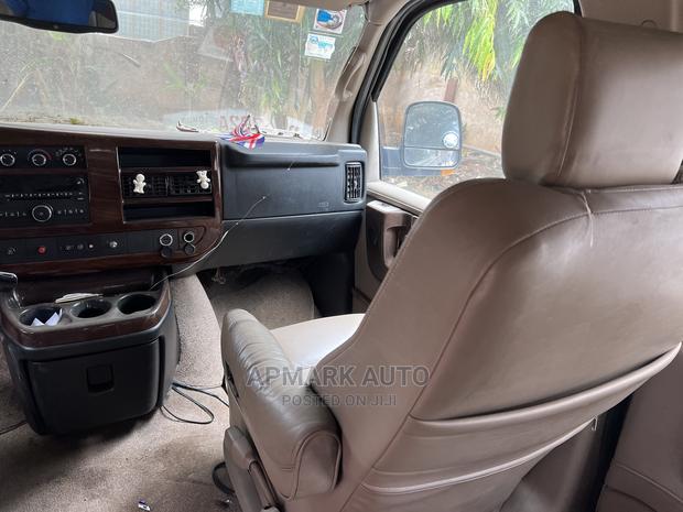 GMC Savana 2011 Blue photo 9