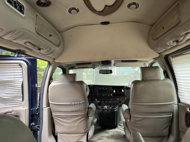 GMC Savana 2011 Blue photo 8