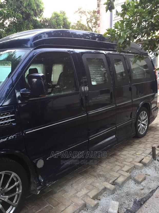 GMC Savana 2011 Blue photo 2