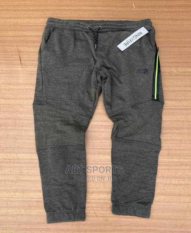Adidas Joggers · Photo 4