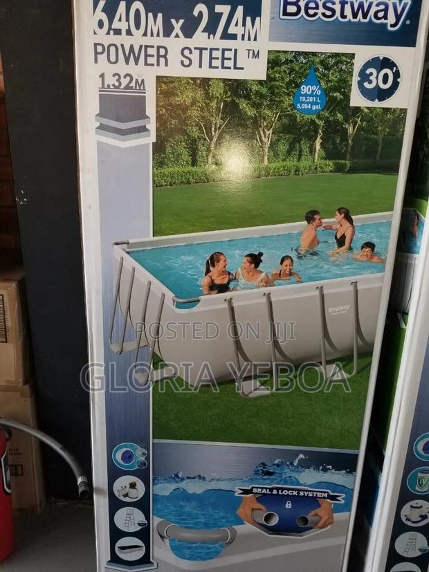 Bestway Swimming Pool · Photo 2