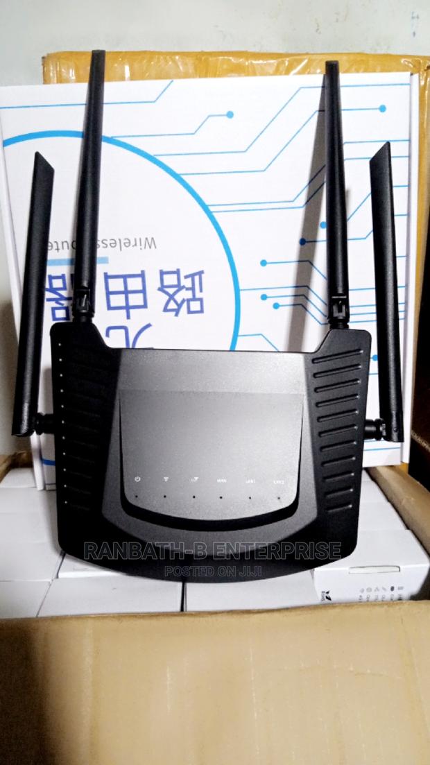 Universal 4G LTE Wireless Router · Photo 3