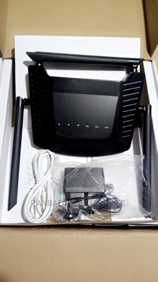Universal 4G LTE Wireless Router · Photo 4