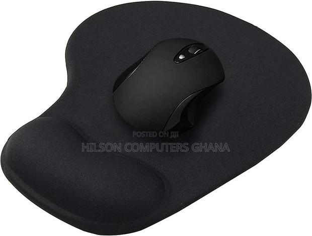 H-02 High Quality Mouse Pad Plus Wrist Support – Black · Photo 4