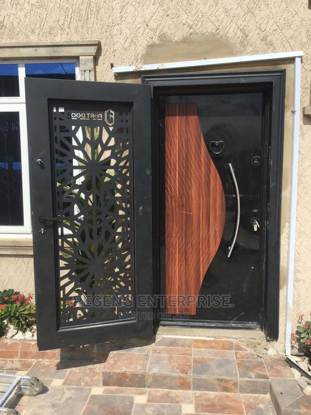 Heavy Door-in-Door Single · Photo 2