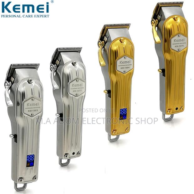 Cordless Kemei Professional Clippers · Photo 2