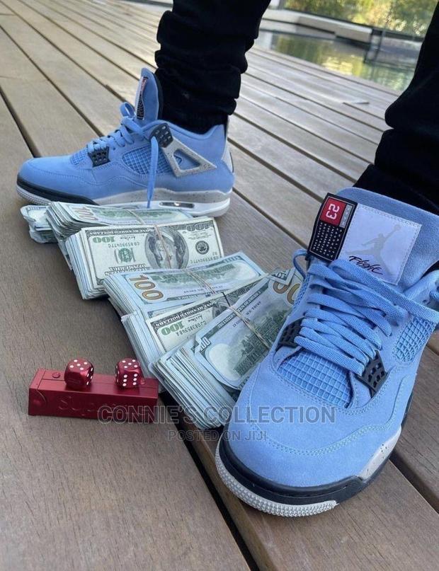 Air Jordan 4 Retro · Photo 3