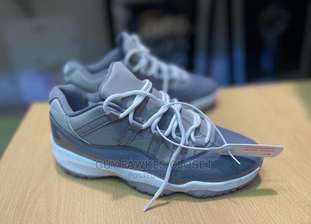 Air Jordan 11 Retro Low Top · Photo 4