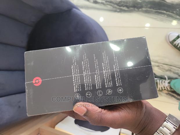 Beats by Dre Solo 3 on-Ear Wireless Headphones · Photo 3