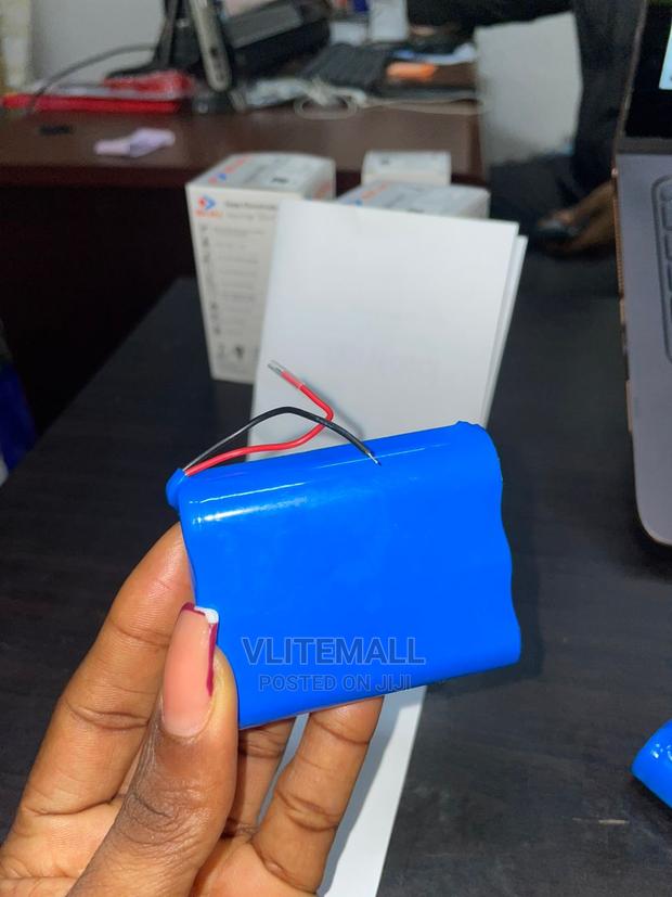 3.7V Lithium Rechargeable Battery 3pack · Photo 4